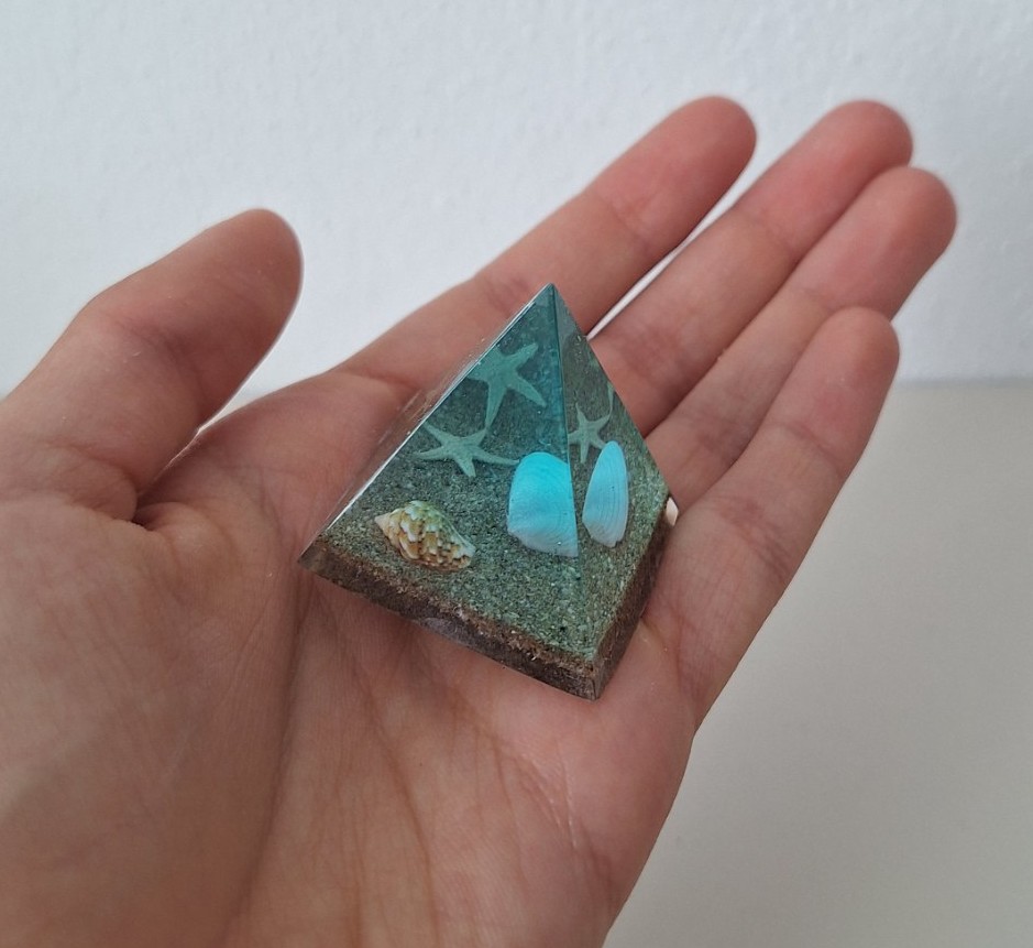 Pyramídy s morom vo vnútri ( rôzne veľkosti )